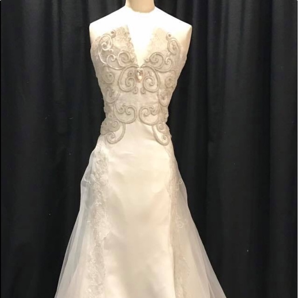 St. Pucchi, Ivory Silk Wedding Dress 12 Style 220, Strapless, Aline, Lace